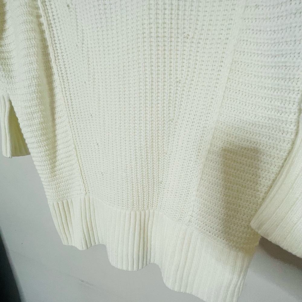 Elegant Cream Turtleneck Sweater - Picture 5 of 6